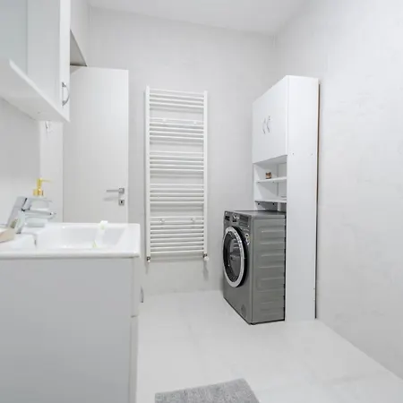 Apartment The Minimalist By Blvd 56B1 - City Studio With Parking
