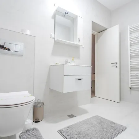The Minimalist By Blvd 56B1 - City Studio With Parking * ブカレスト
